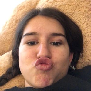 Meet your Posher, Lydia